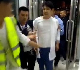 爆料小哥被抓视频播放,视频曝光网络舆论风波